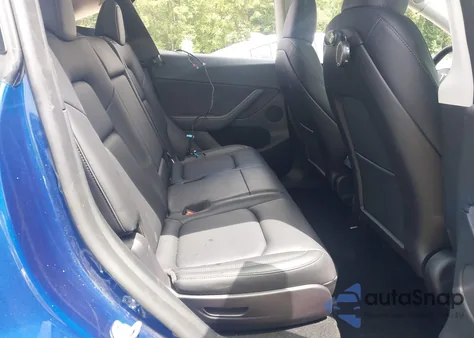 2024 Tesla Model Y Long Range Dual Motor All-Wheel Drive z USA, uszkodzony, nr VIN 7SAYGAEE8RF109560